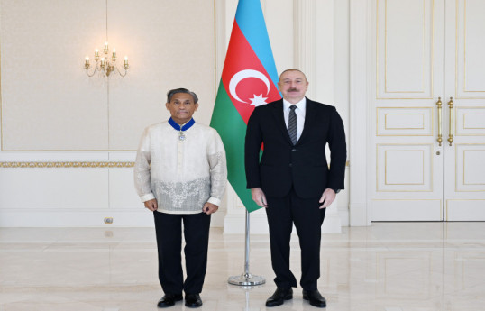 Президент Ильхам Алиев принял верительные грамоты новоназначенного посла Филиппин