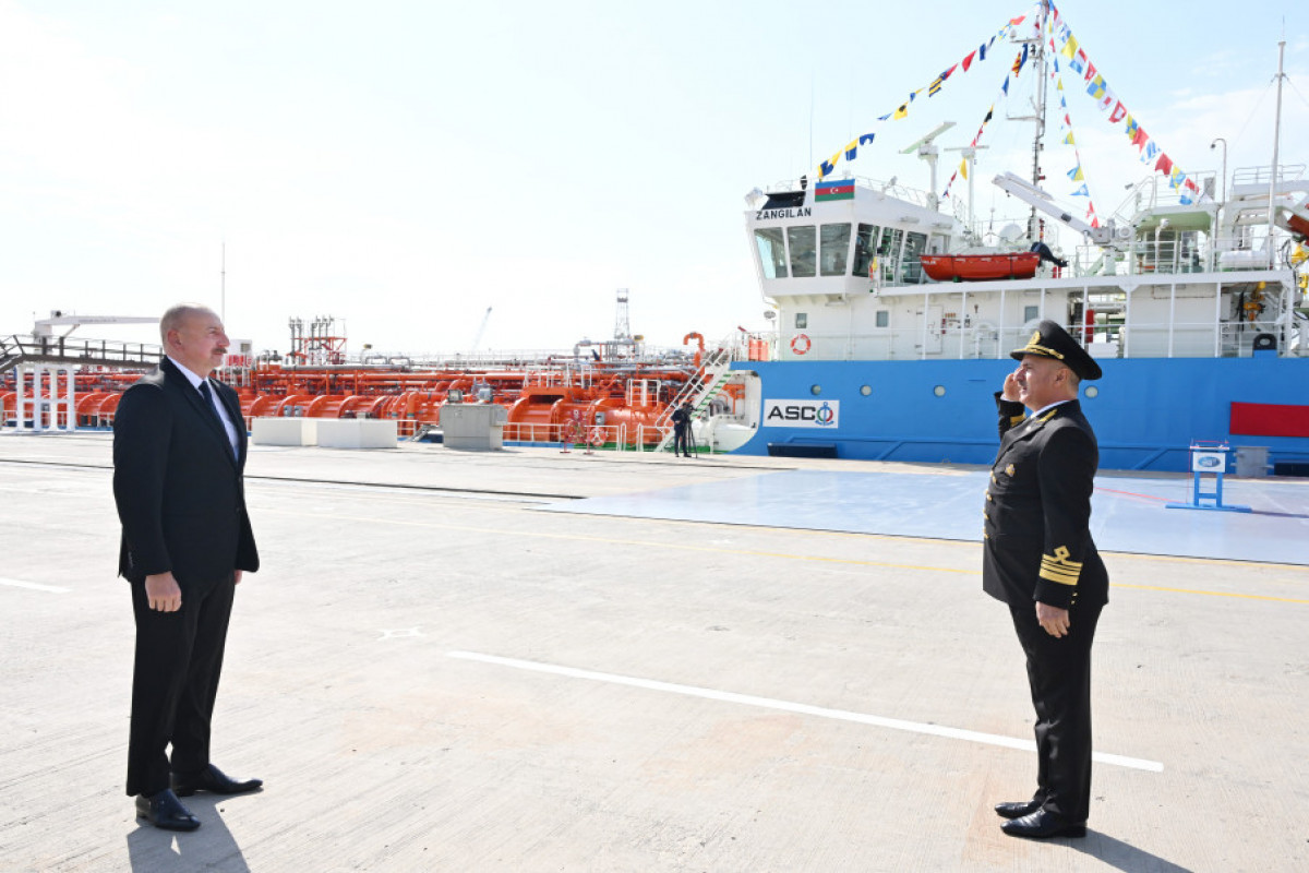 Президент Ильхам Алиев принял участие в церемонии сдачи в эксплуатацию танкера «Зангилан»