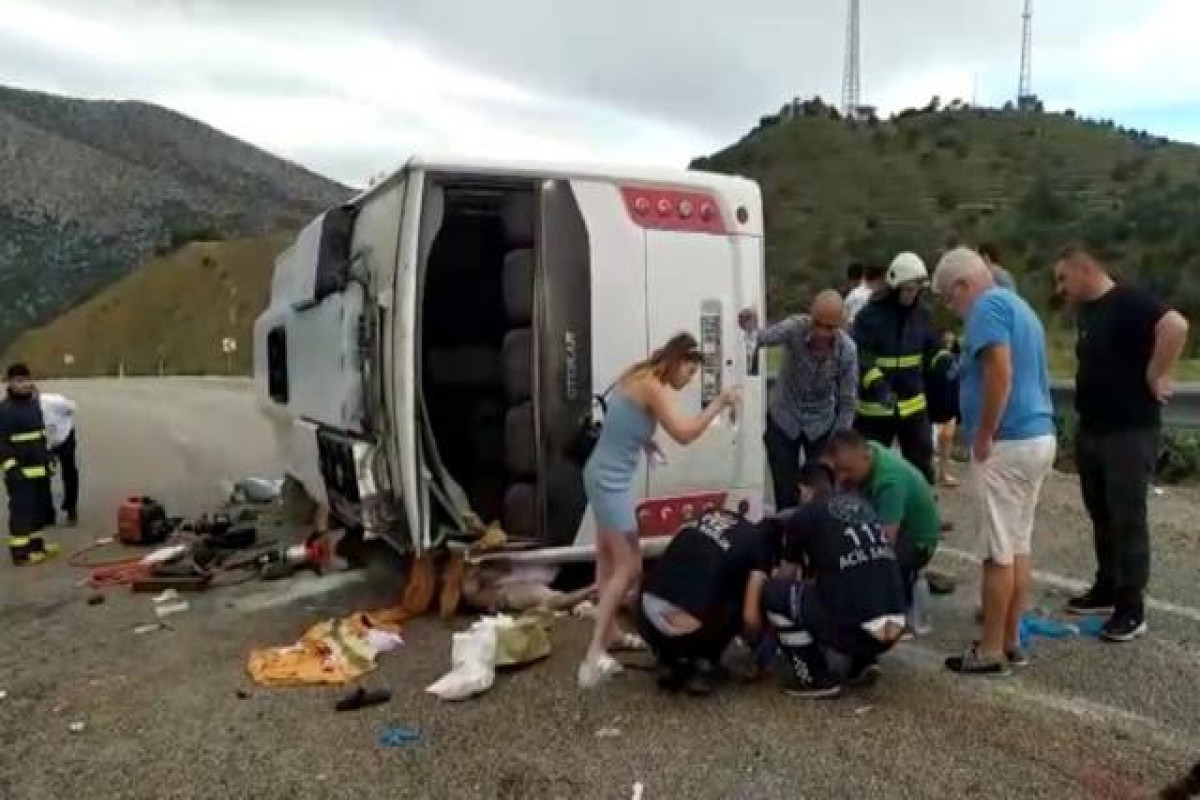 В Анталье автобус с российскими туристами попал в аварию, есть пострадавшие