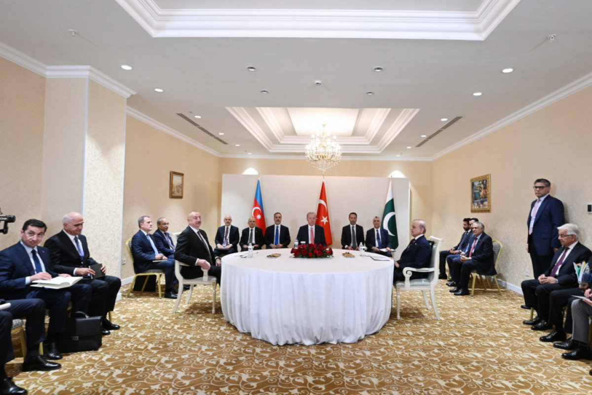 Лидеры Азербайджана, Турции и Пакистана обсудили совместные учения и организацию совместного производства в сфере оборонной промышленности