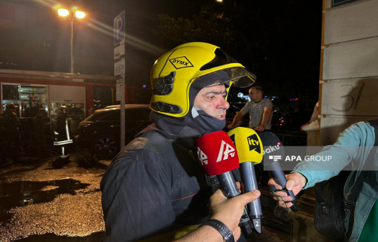 МЧС: При пожаре в Наримановском районе Баку эвакуированы 60 жильцов, включая 24 детей