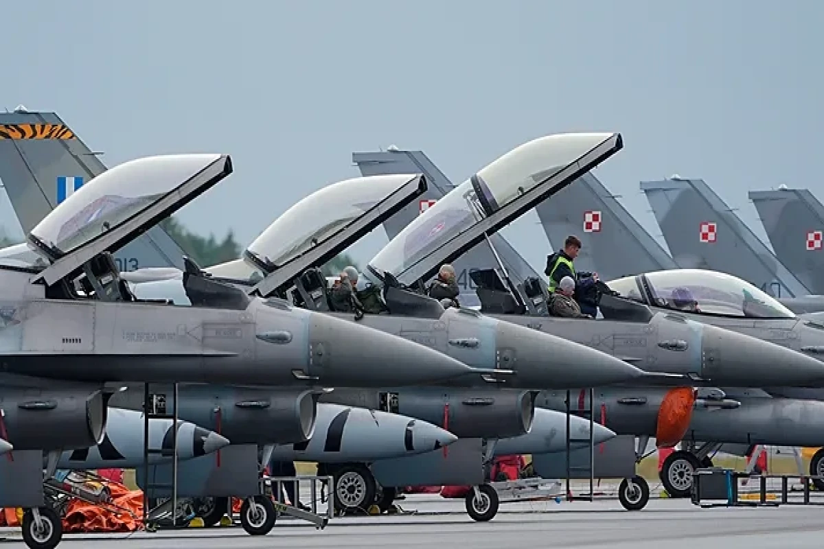 Задержку поставок F-16 Украине связали с языковым барьером