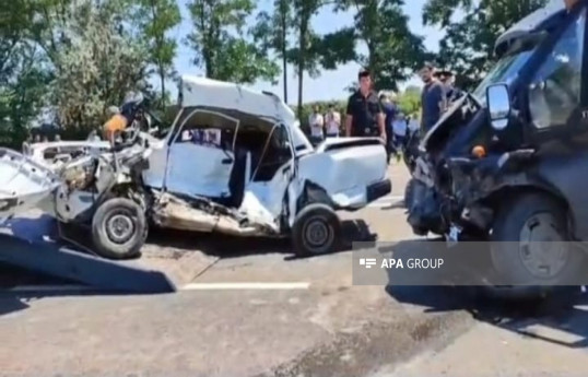В Азербайджане водитель автомобиля погиб в ДТП во время съемки видео для TikTok