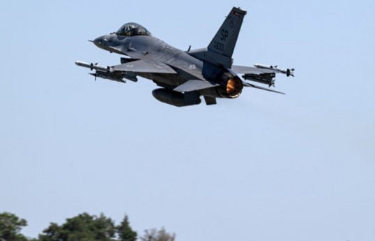СМИ: В Украину доставили первую партию истребителей F-16