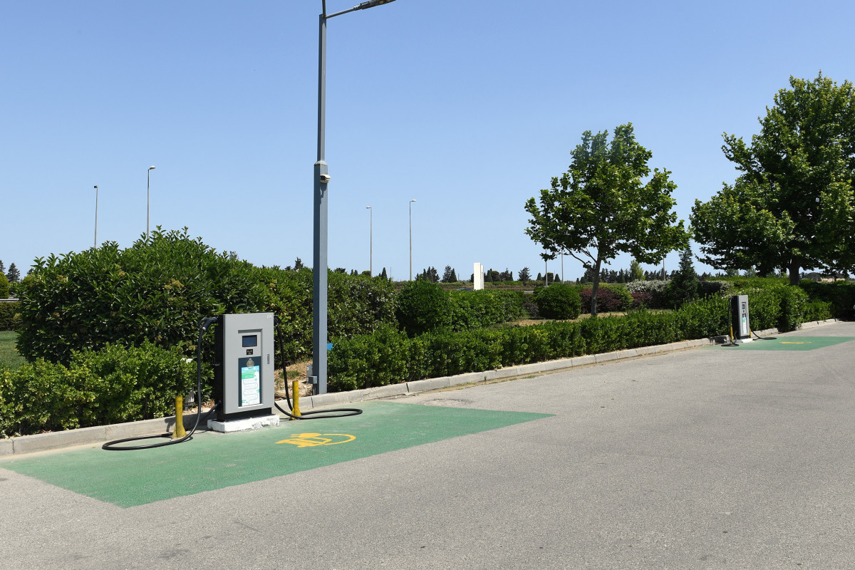 В Баку и регионах Азербайджана устанавливаются зарядные станции для электромобилей - ФОТО -ВИДЕО 