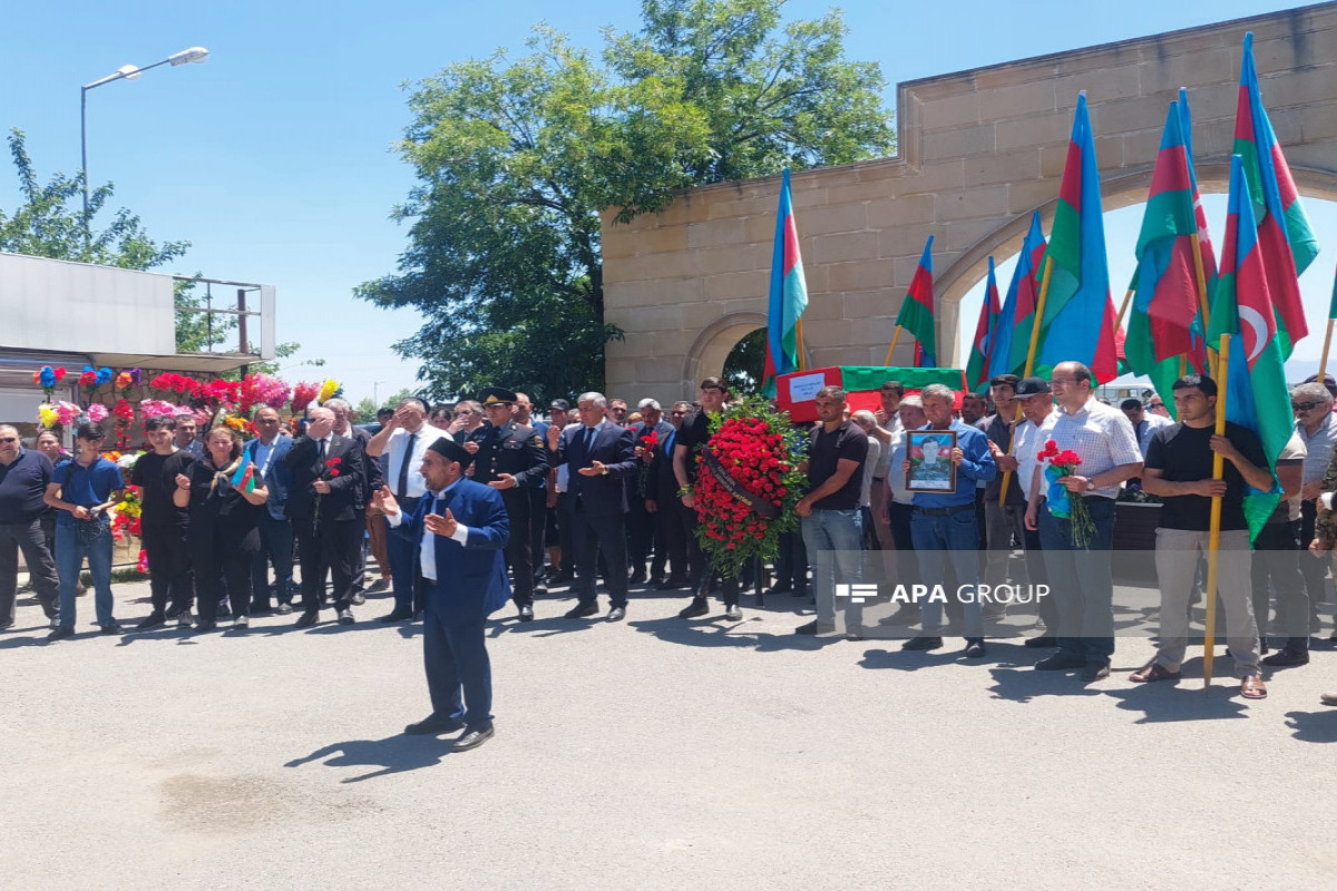 Останки Адалята Аббасова, погибшего в Первой Карабахской войне, захоронены в Гяндже - ФОТО 