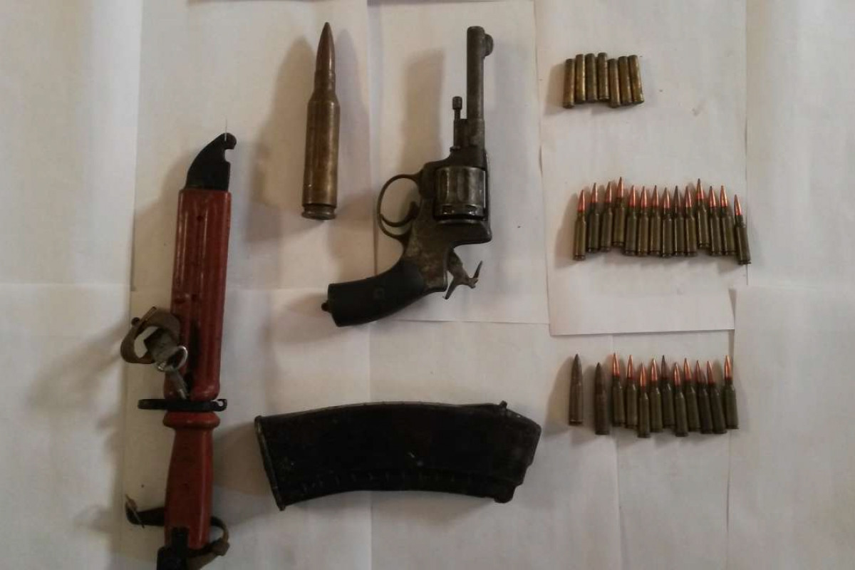 В Ханкенди и Кяльбаджаре обнаружено большое количество оружия и боеприпасов