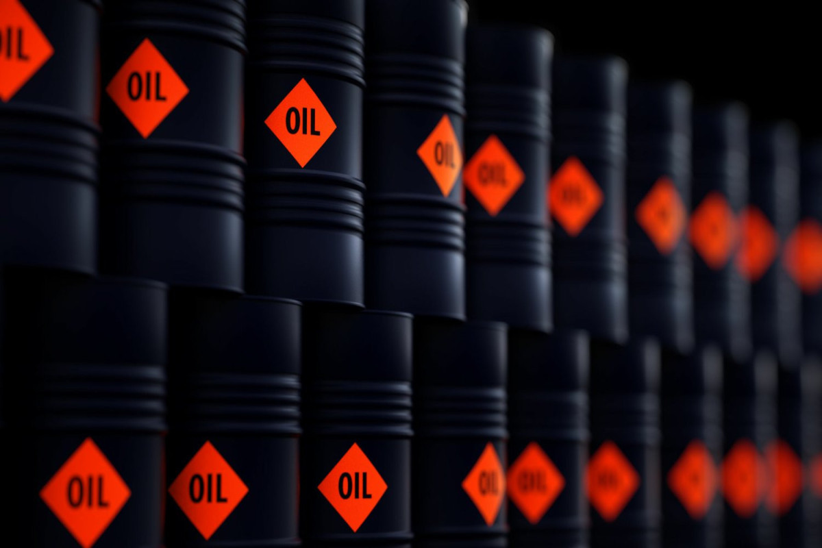 Цена на нефть на мировых рынках снизилась ниже $80