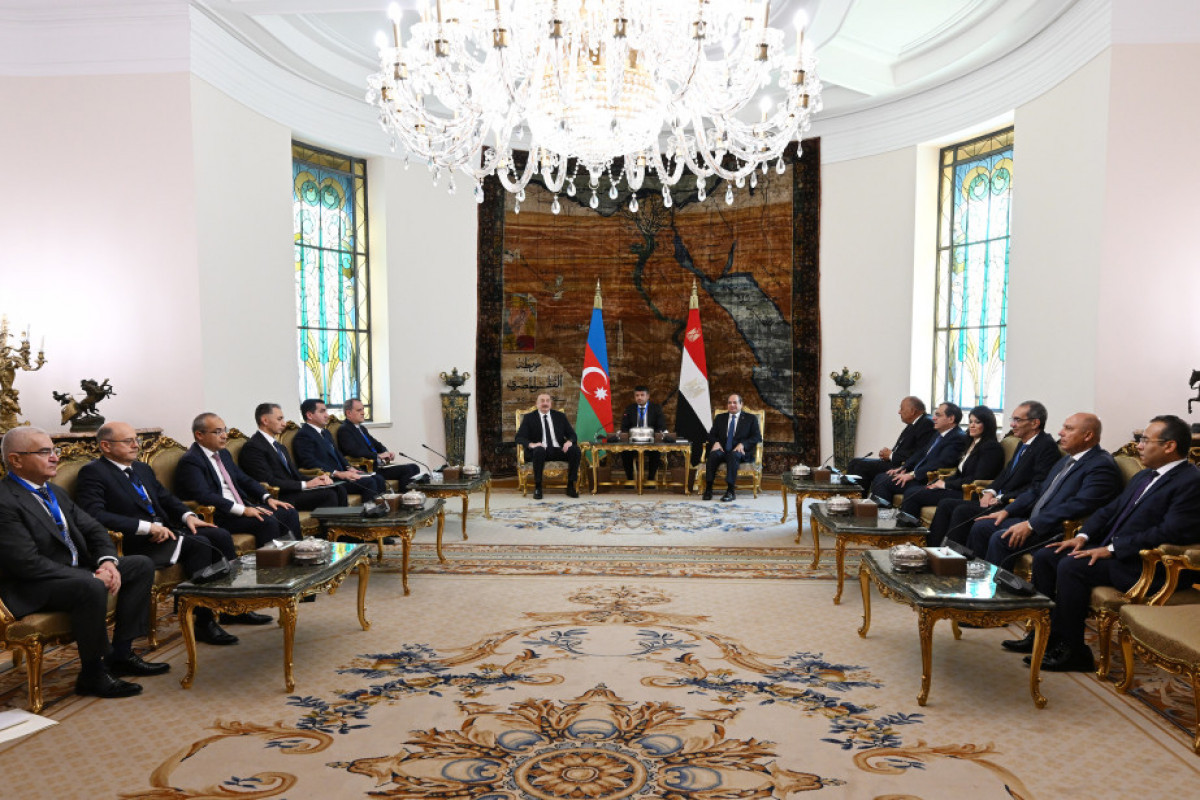 Встреча Президента Азербайджана Ильхама Алиева с Президентом Арабской Республики Египет Абдель Фаттахом ас-Сиси в расширенном составе