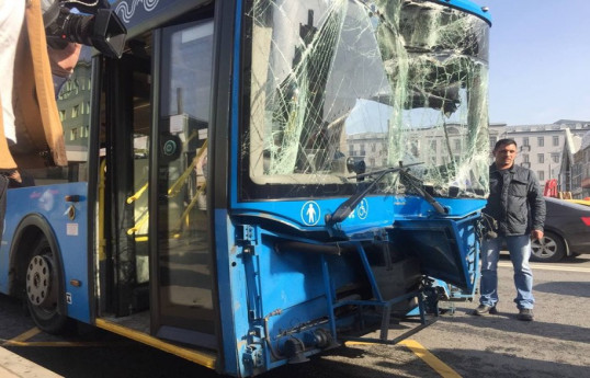 Под Петербургом при столкновении автобуса с "Камазом" пострадали около 10 человек