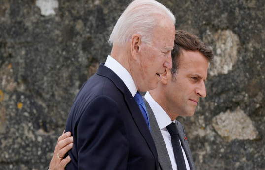 Президент США Джо Байден и французский лидер Эмманюэль Макрон
