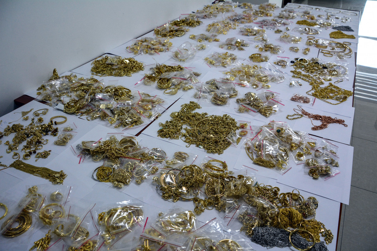 Пресечен незаконный ввоз в Азербайджан золотых украшений общим весом 18 кг