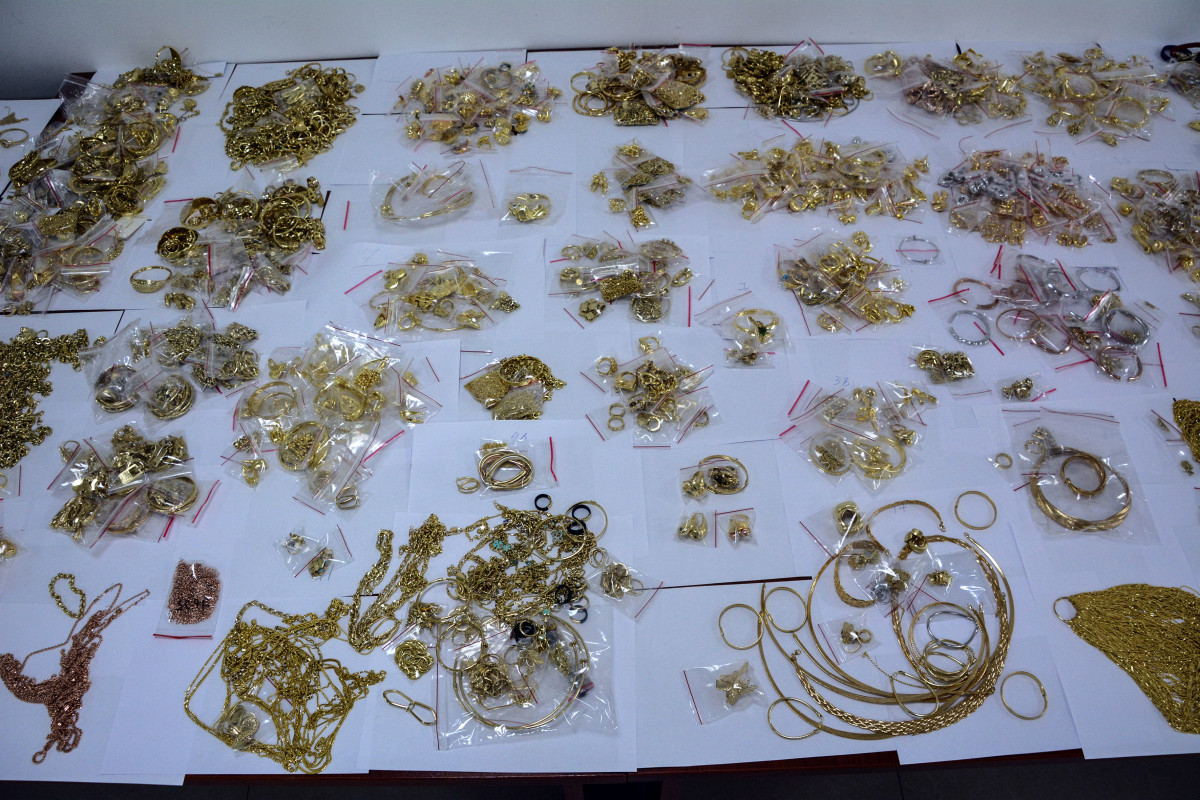 Пресечен незаконный ввоз в Азербайджан золотых украшений общим весом 18 кг