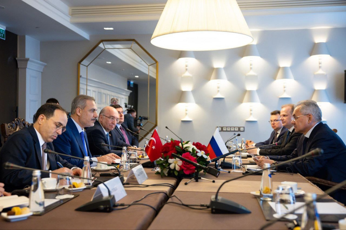 Глава МИД Турции провел в Москве переговоры с Сергеем Шойгу