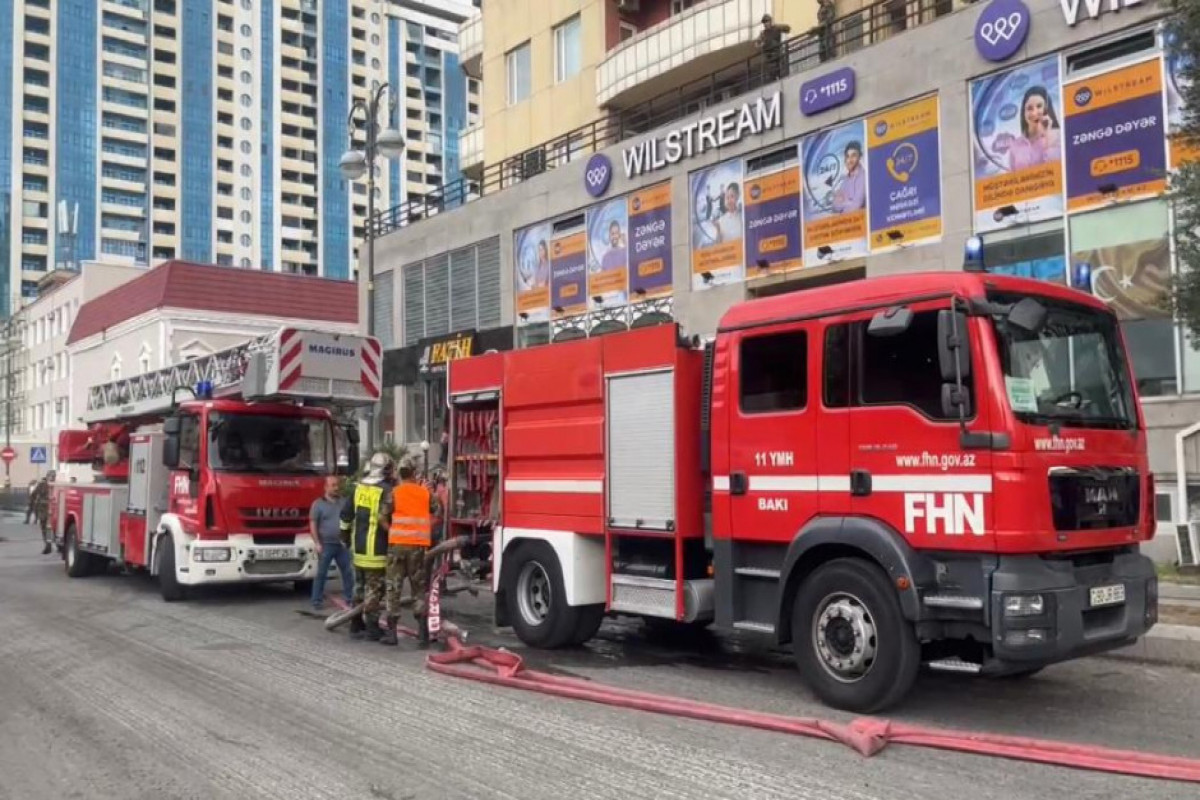В Баку произошел пожар в жилом доме, эвакуированы 27 человек