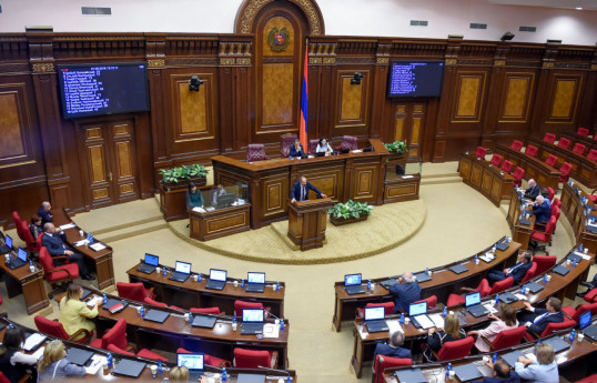В Армении по требованию оппозиционных депутатов пройдет внеочередное заседание «в связи с отставкой правительства»