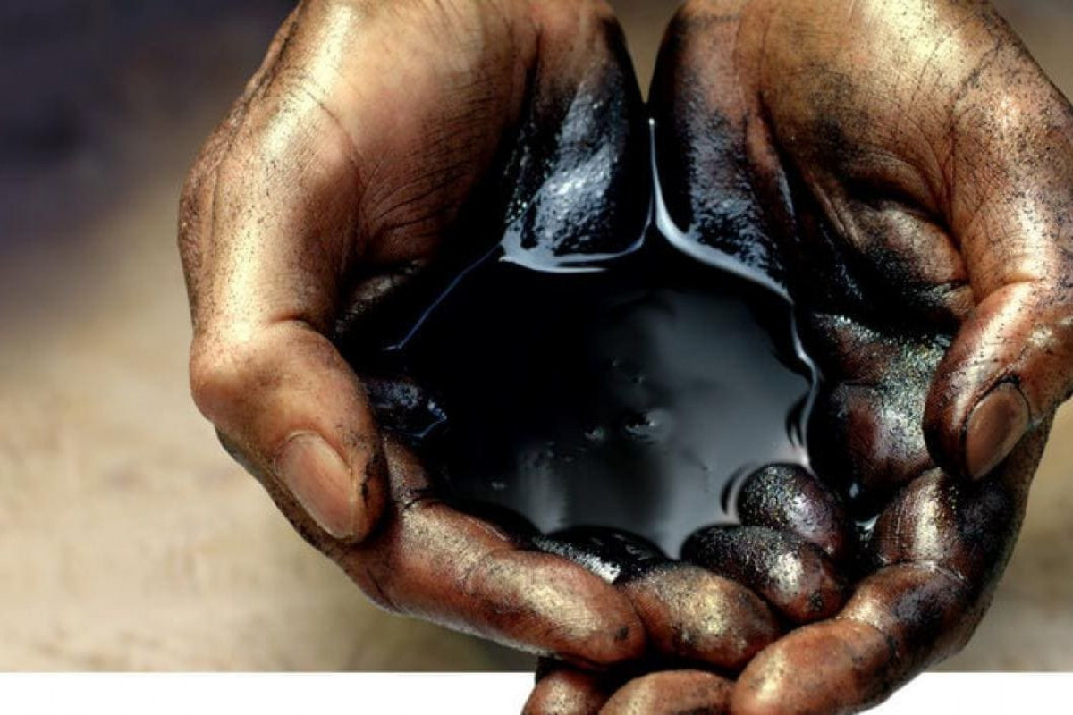 Нефть немного подешевела на мировых рынках