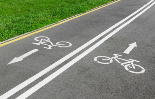 В Азербайджане за парковку автомобилей на велодорожках будет взиматься штраф в размере 100 манатов