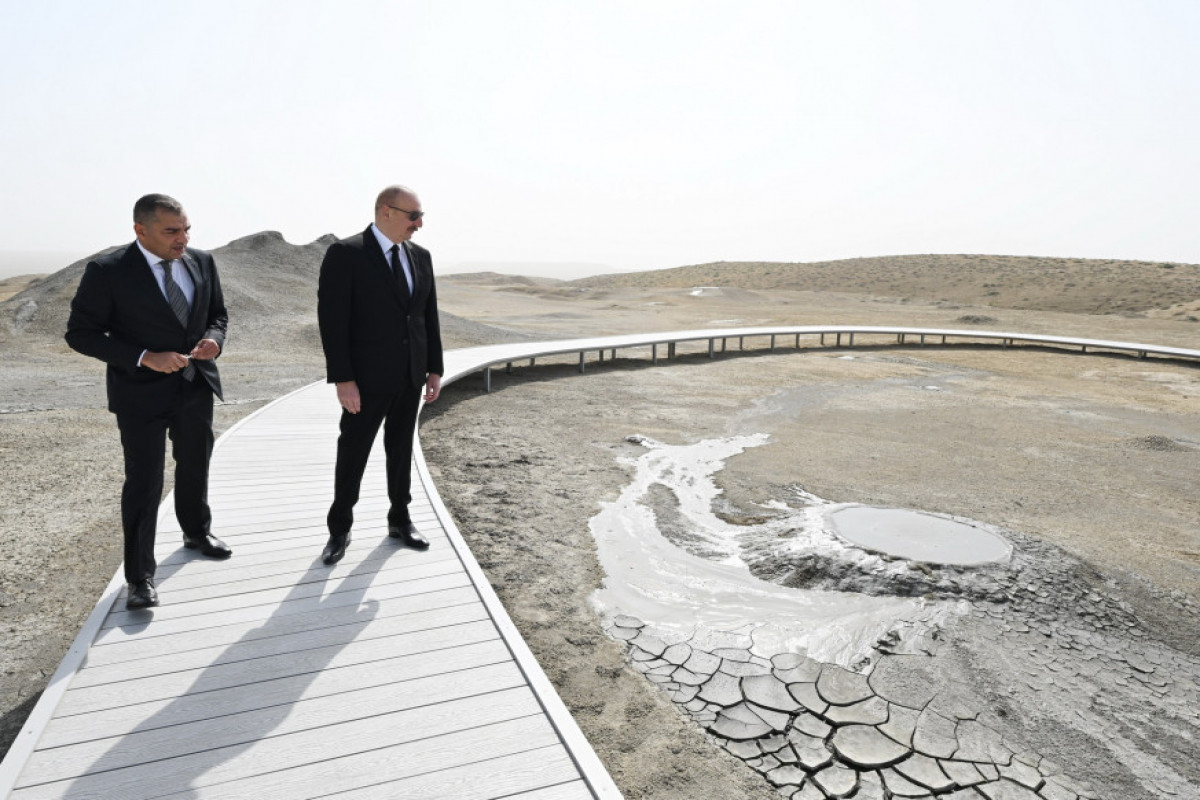 Президент Азербайджана принял участие в открытии Туристического комплекса грязевых вулканов