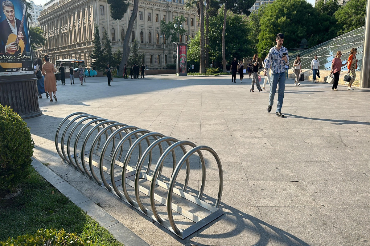 В Баку устанавливаются велопарковки