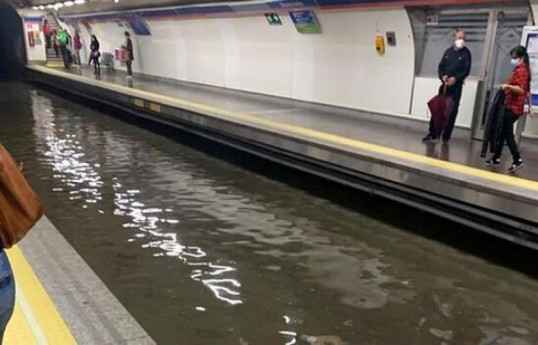 Станцию метро в Москве затопило