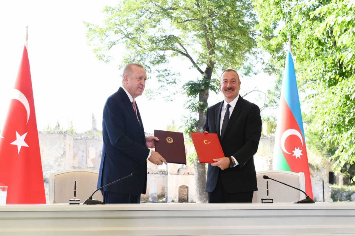 Подписание Шушинской декларации между Азербайджаном и Турцией