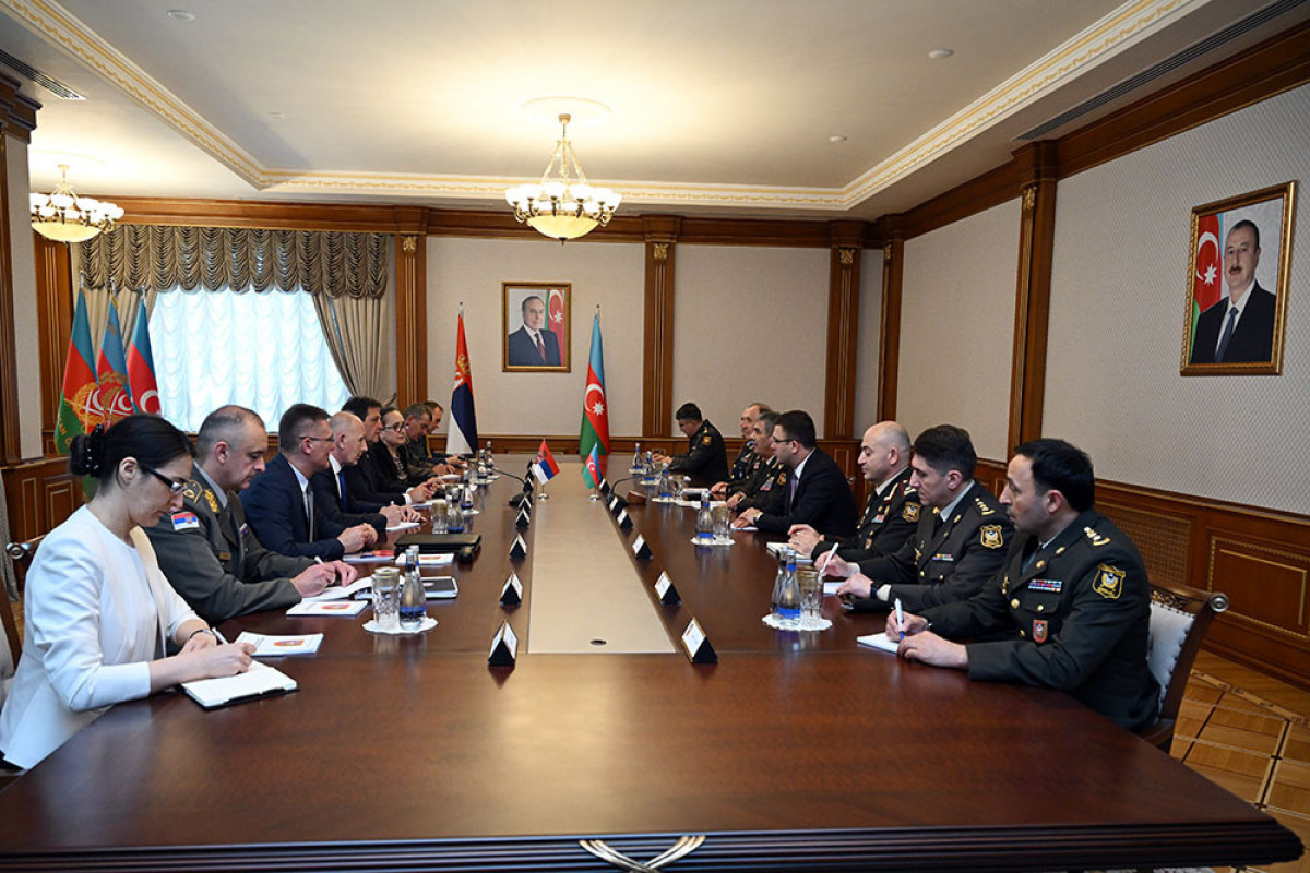 В Баку прошла встреча министров обороны Азербайджана и Сербии