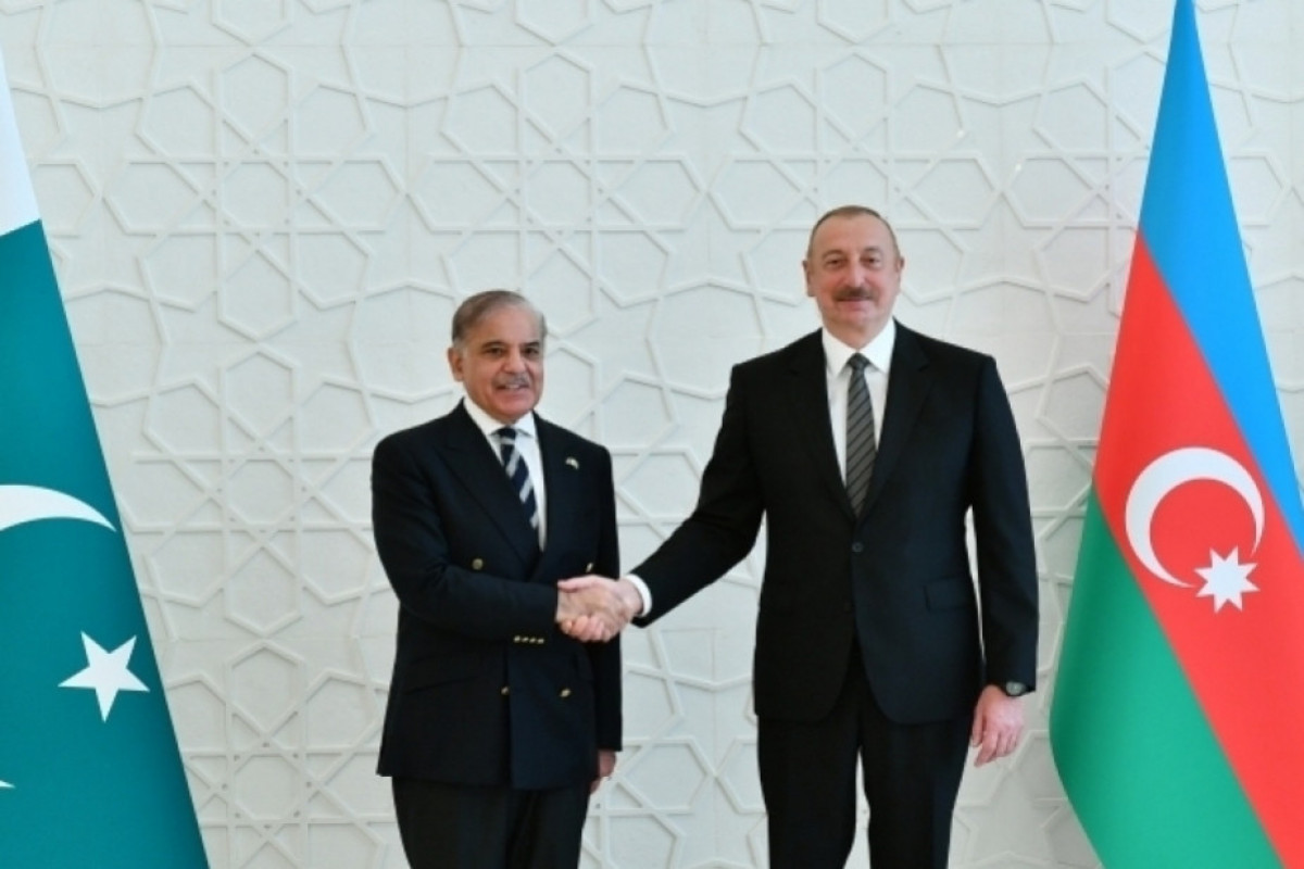 Премьер-министр Исламской Республики Пакистан Мохаммад Шахбаз Шариф и Президент Азербайджанской Республики Ильхам Алиев