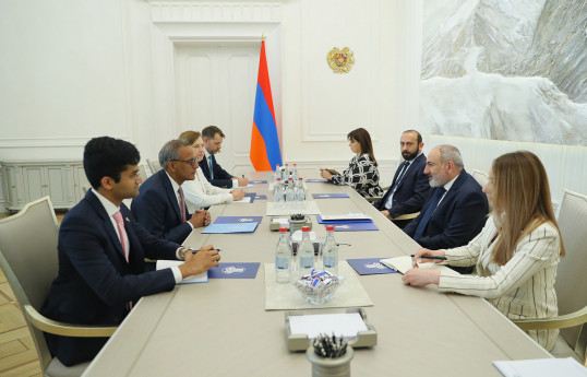 Пашинян обсудил с заместителем госсекретаря США мирный договор между Азербайджаном и Арменией