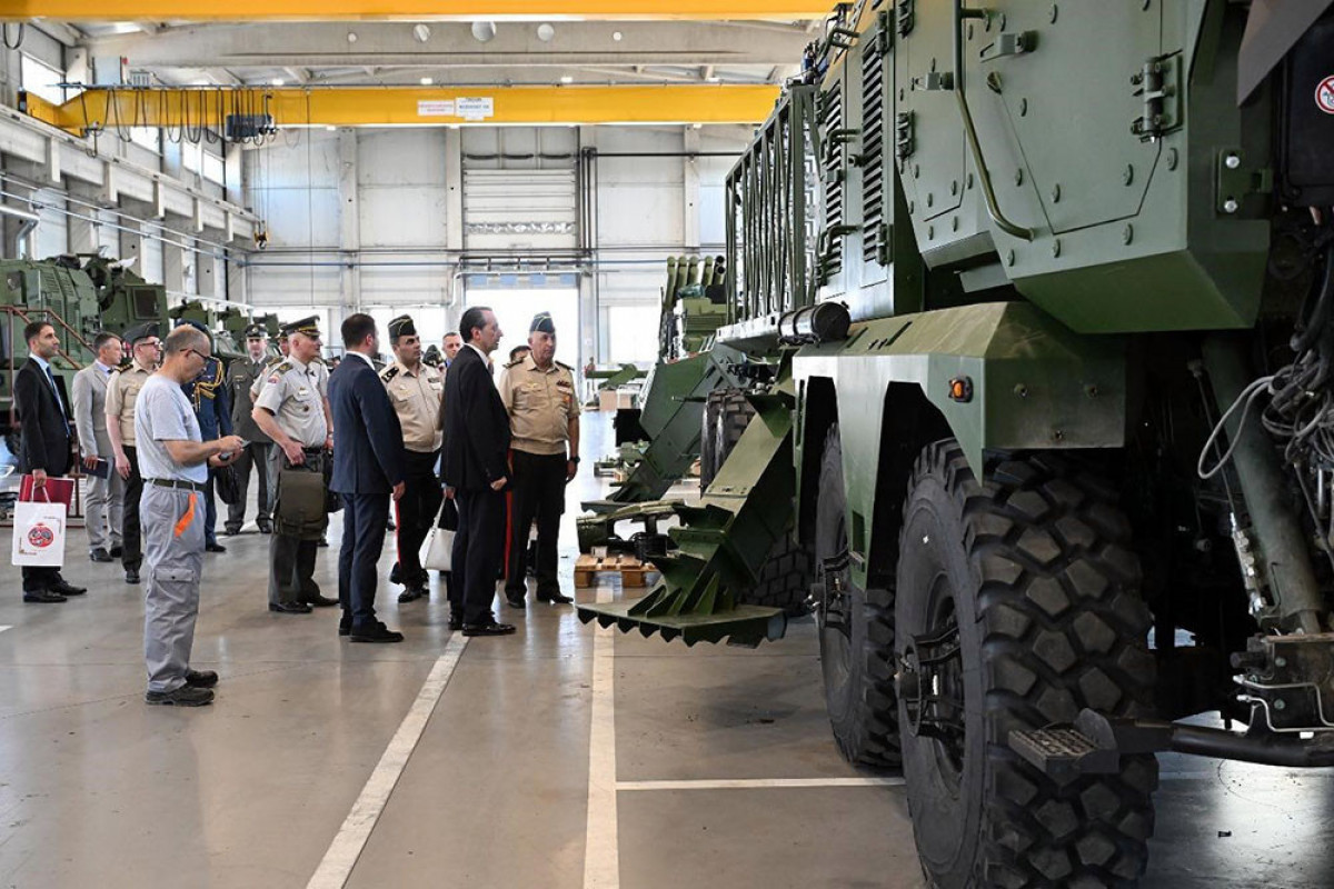 Керим Велиев посетил компанию «Югоимпорт СДПР», прибыл на завод боевых систем