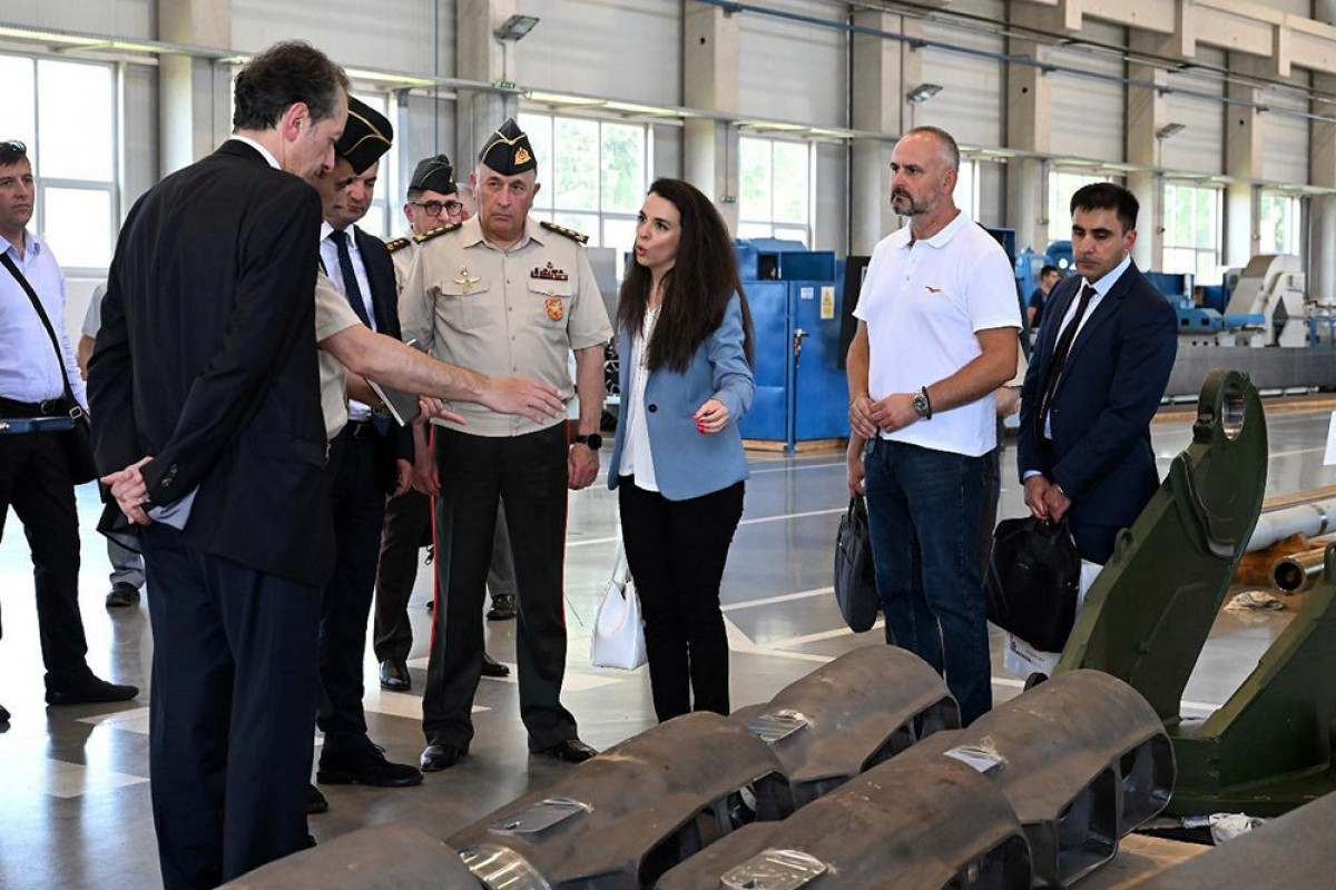 Керим Велиев посетил компанию «Югоимпорт СДПР», прибыл на завод боевых систем