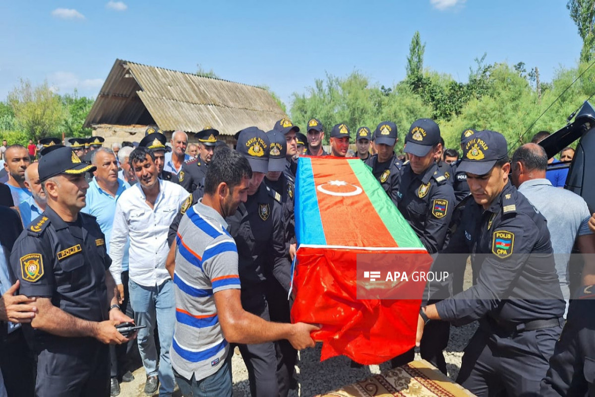 Похолроны сотрудника полиции Мирали Гейдарова в Кюрдамире