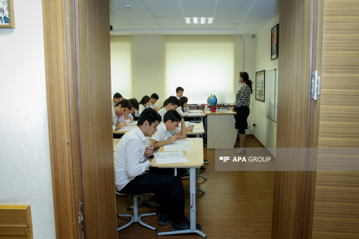 Названо число учащихся IX и XI классов в Азербайджане, не умеющих читать и писать