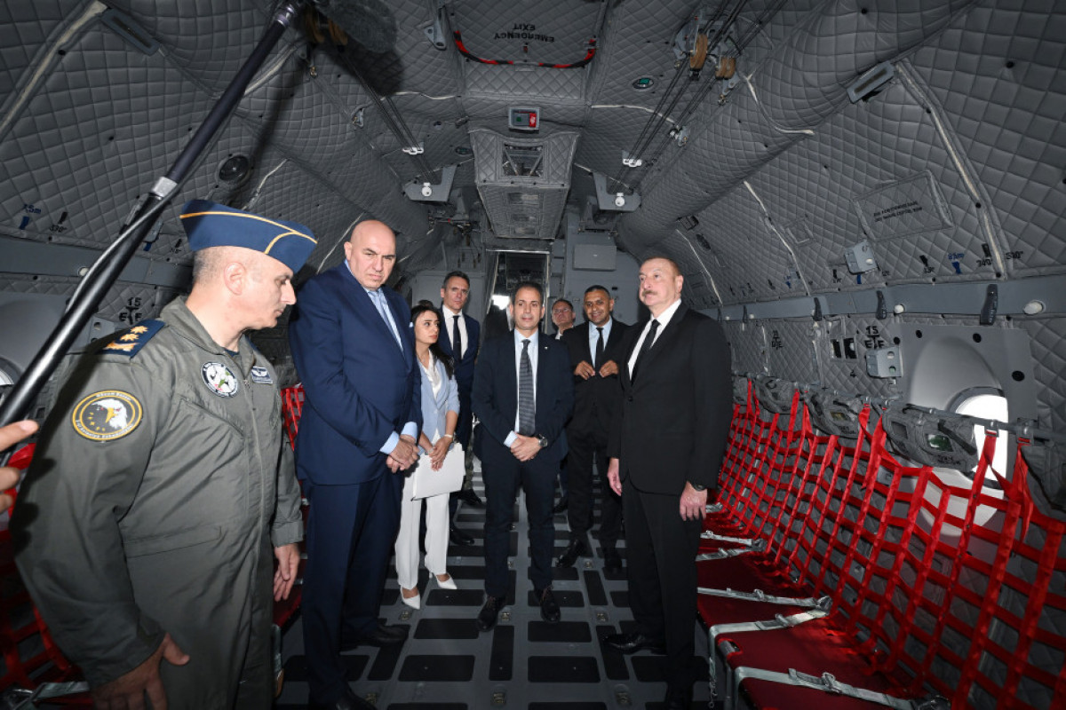 Президенту Ильхаму Алиеву представлен военно-транспортный самолет производства итальянской компании «Leonardo»