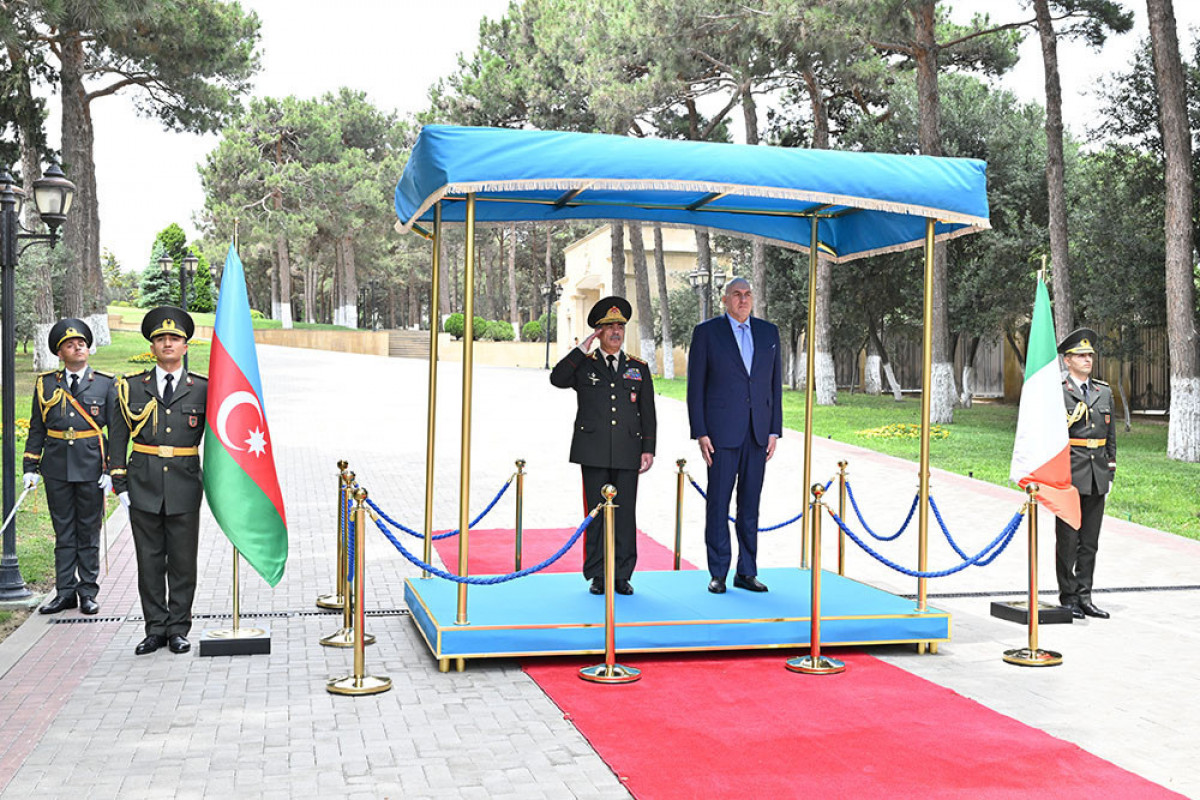 Министр обороны Азербайджана встретился с итальянским коллегой
