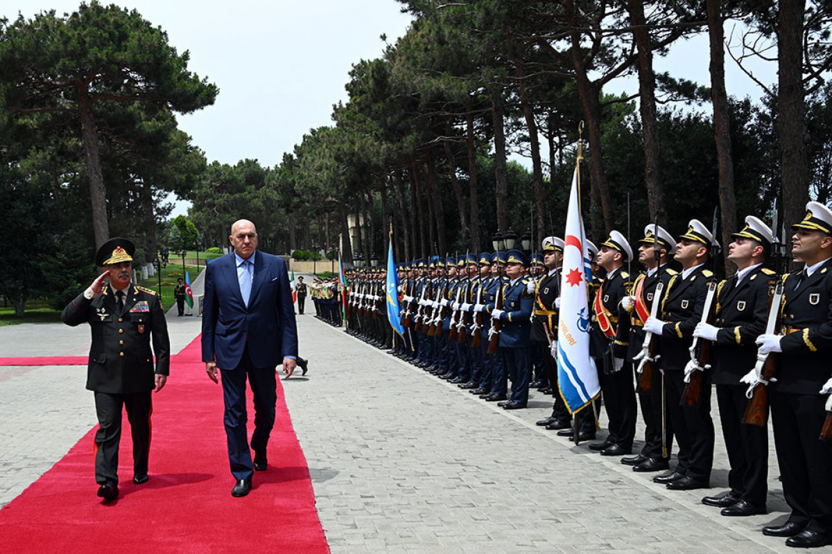 Министр обороны Азербайджана встретился с итальянским коллегой