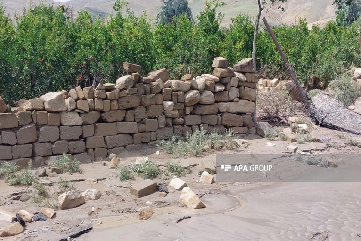 В Азербайджане река вышла из берегов, затоплены частные хозяйства - ФОТО 