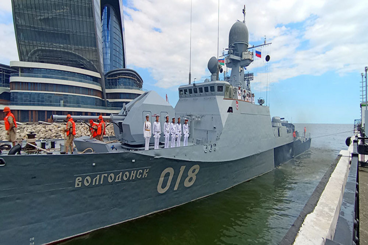 Российские корабли нанесли дружественный визит в Баку