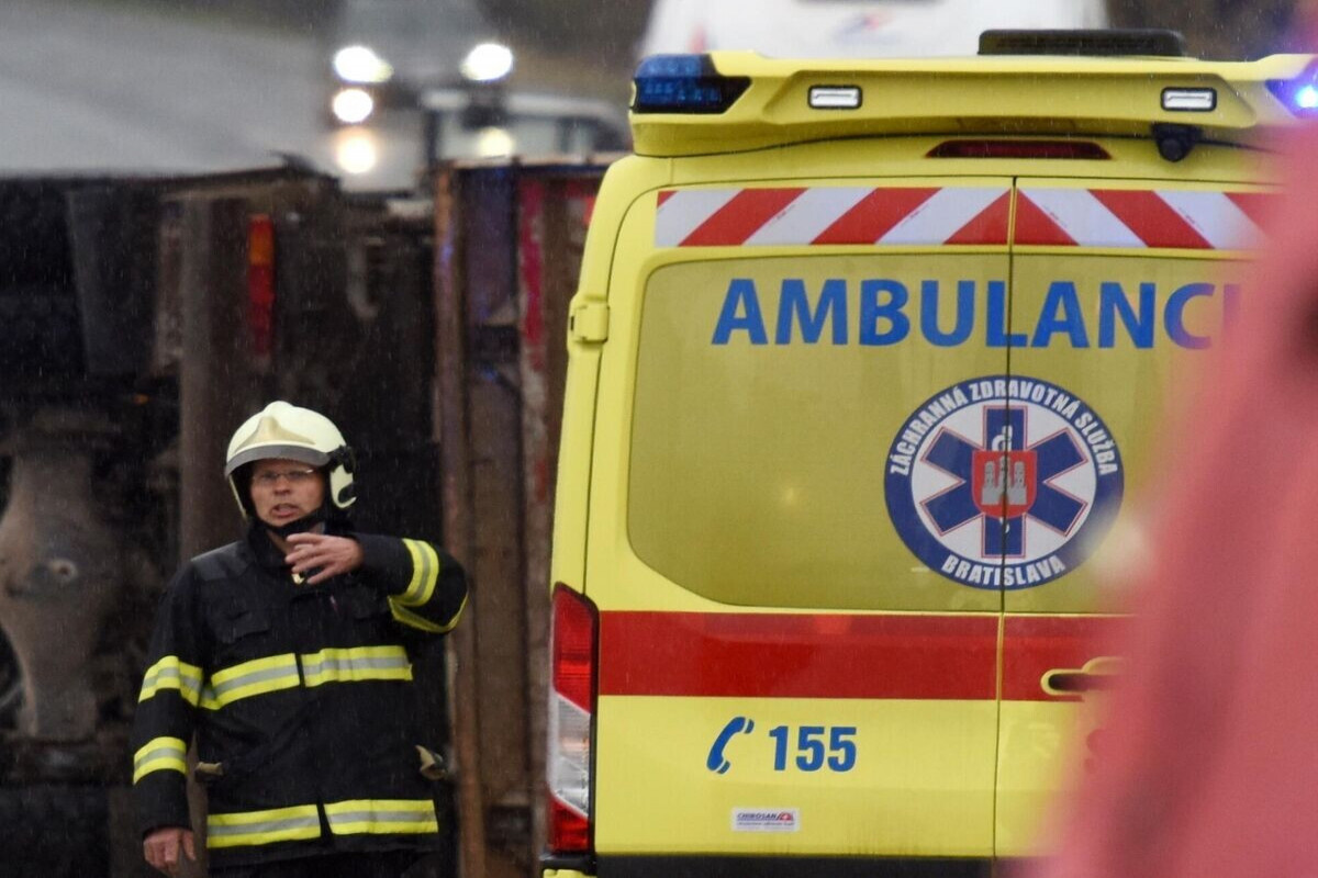 В Словакии погибли пять человек при столкновении поезда и автобуса