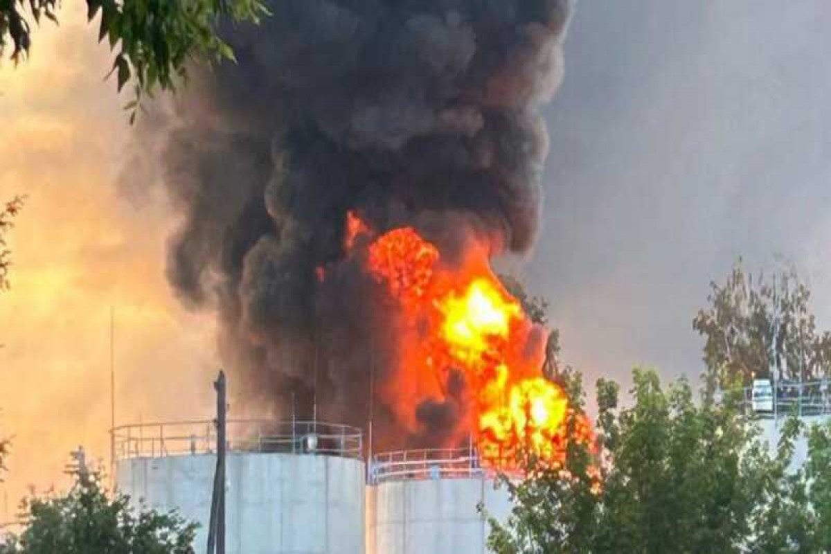 Нефтебаза загорелась в России после удара украинского дрона