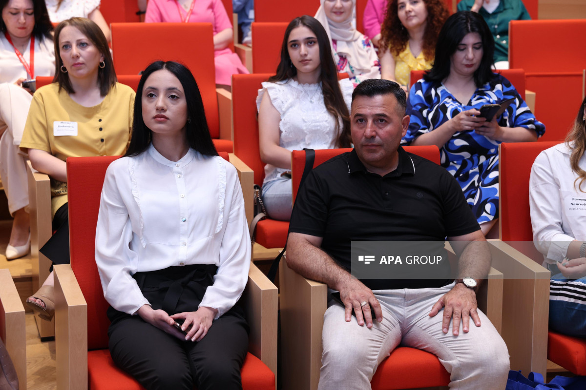 В Баку состоялось открытие семинара и конференции для учителей английского языка