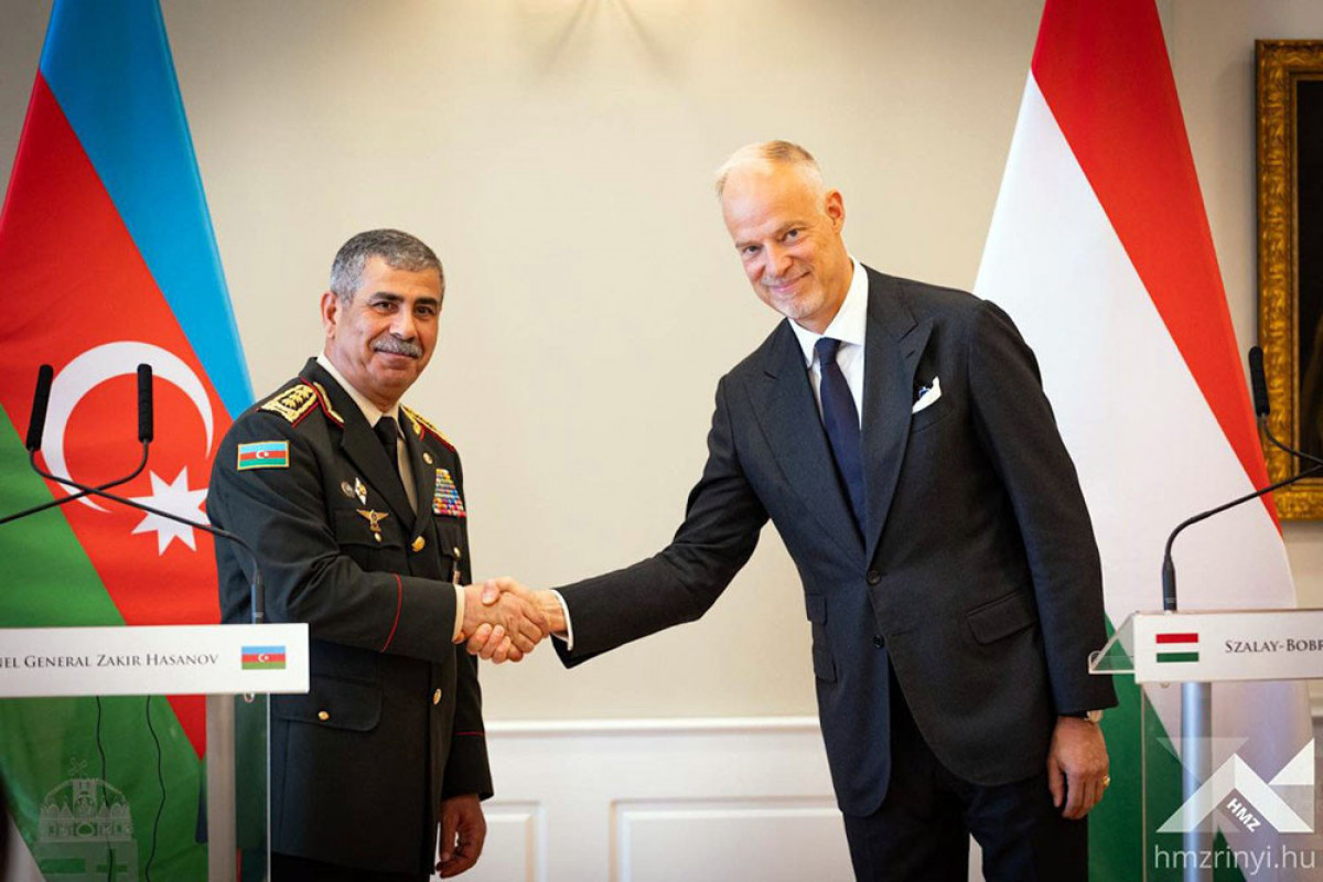В Будапеште министр обороны Азербайджана встретился с венгерским коллегой