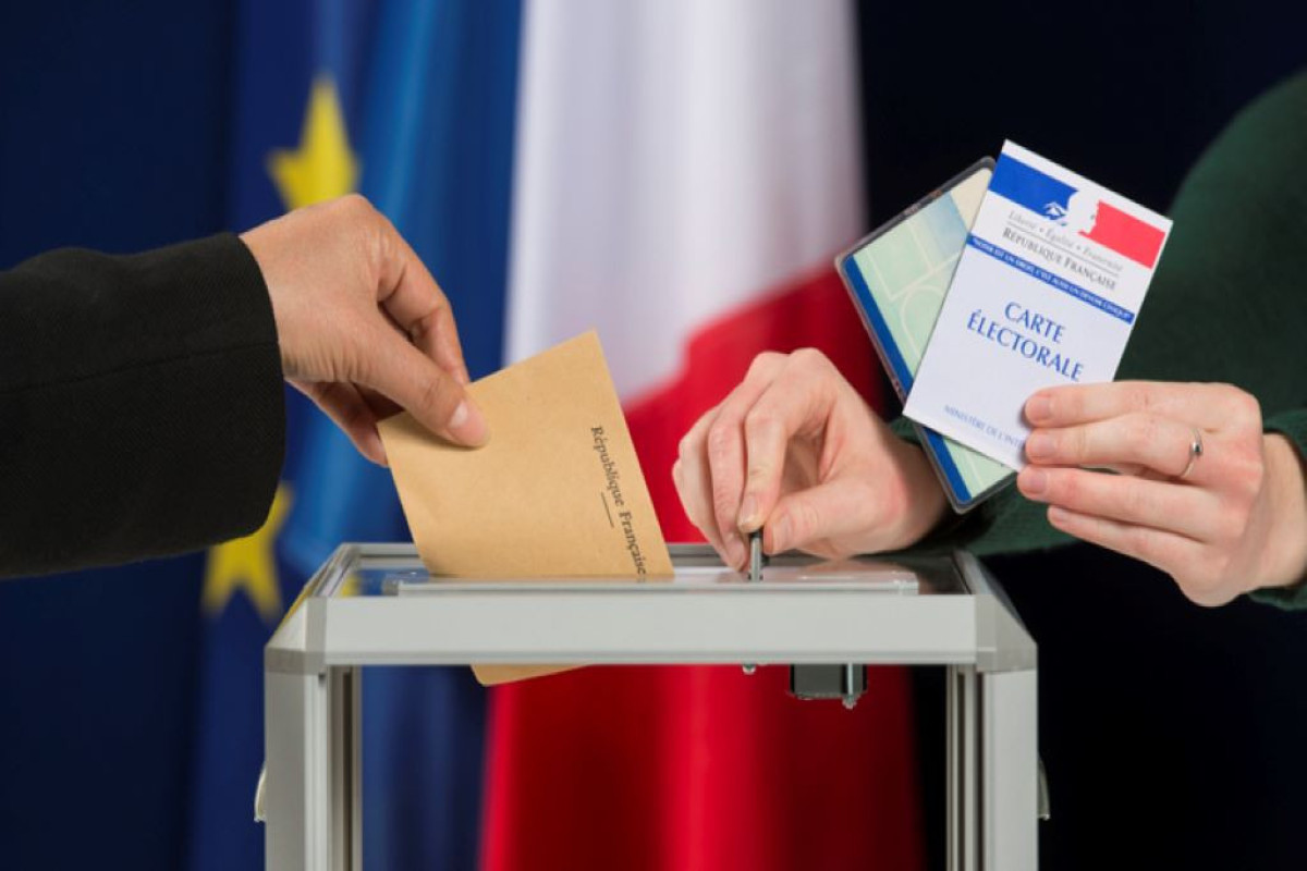 Во Франции коалиция Макрона занимает третье место в первом туре парламентских выборов