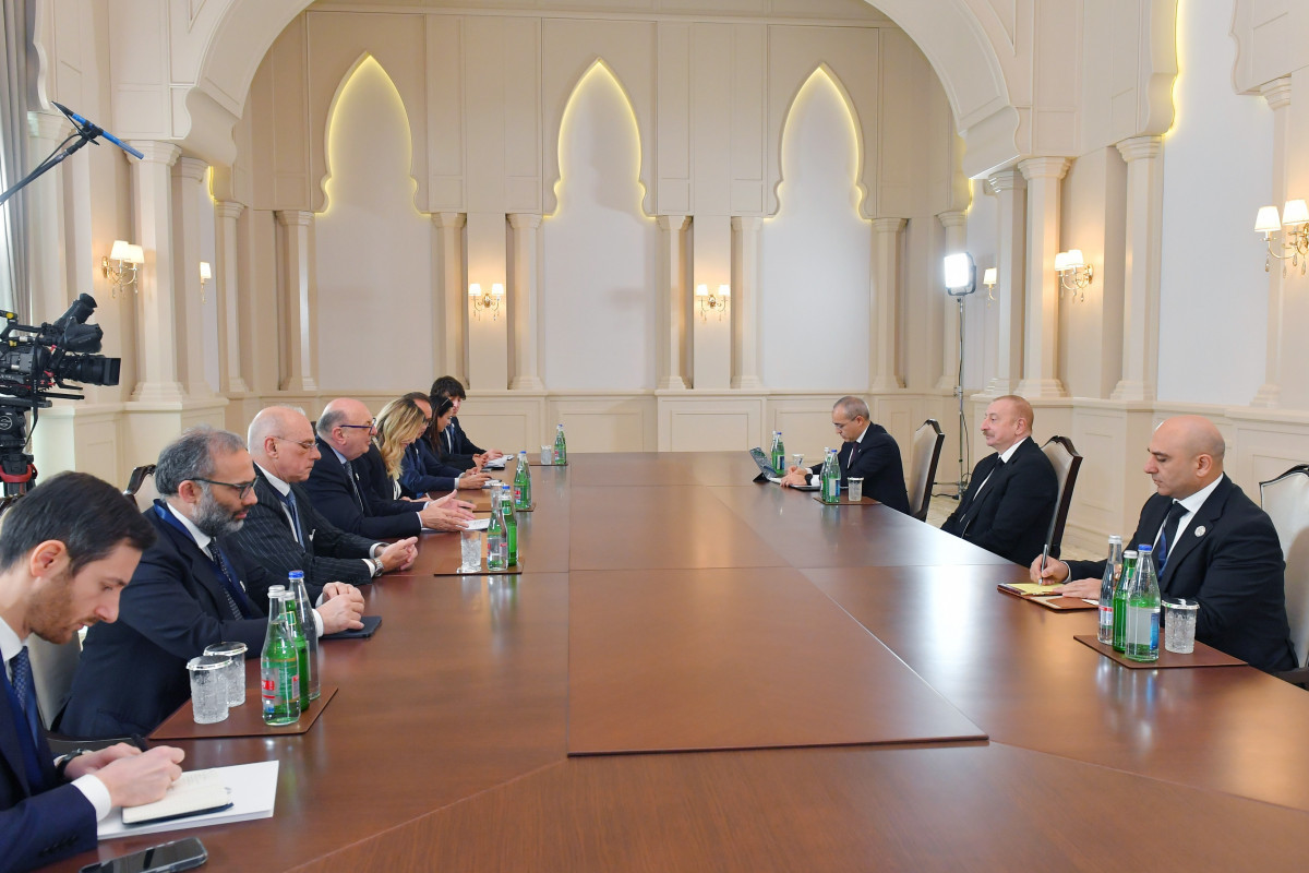 Президент Азербайджана принял министра окружающей среды и энергетической безопасности Италии-<span class="red_color">ОБНОВЛЕНО