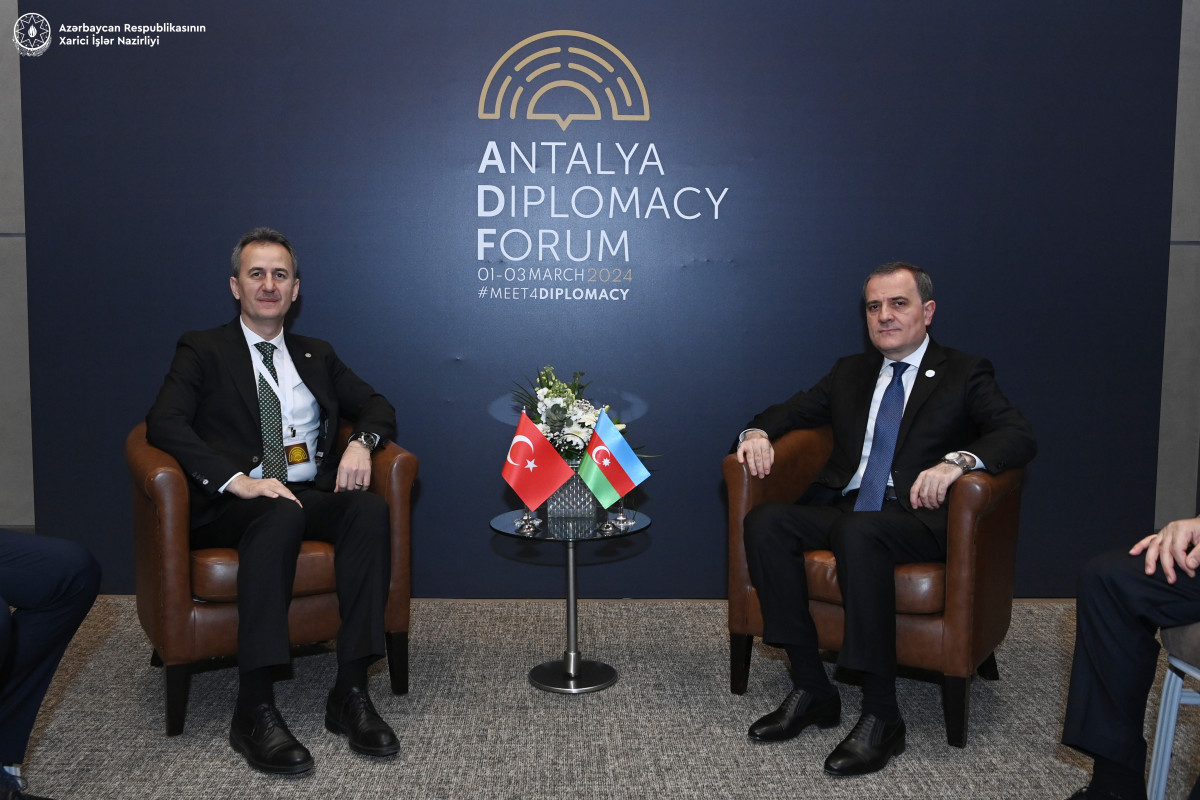 Глава МИД Азербайджана встретился с президентом Агентства оборонпрома Турции
