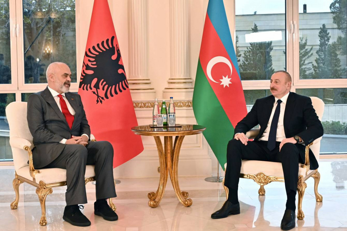 Началась встреча один на один Президента Ильхама Алиева с Эди Рамой