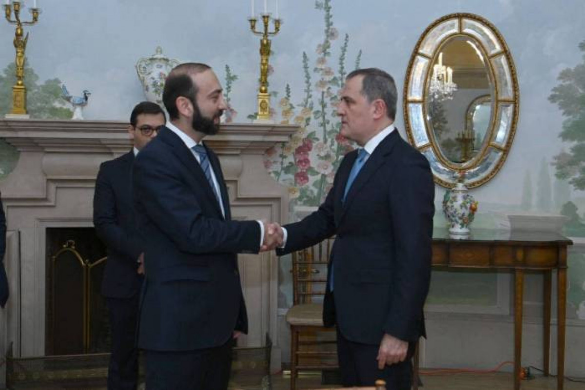 Григорян: Главы МИД Армении и Азербайджана договорились о продолжении переговоров