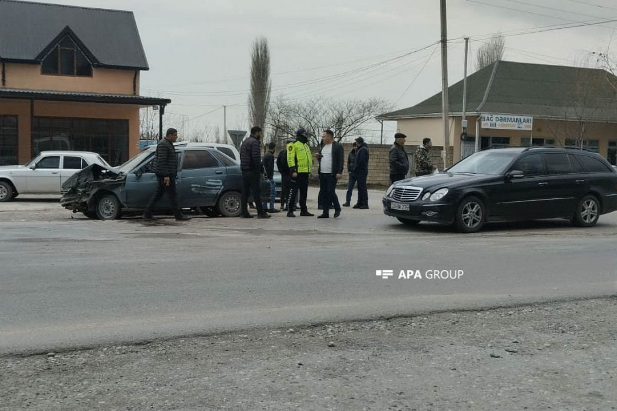 В северном регионе Азербайджана столкнулись два легковых автомобиля, есть пострадавшие - ФОТО 