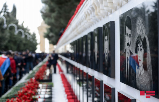 Делегация Народного Собрания Болгарии посетила Аллею шехидов в Баку