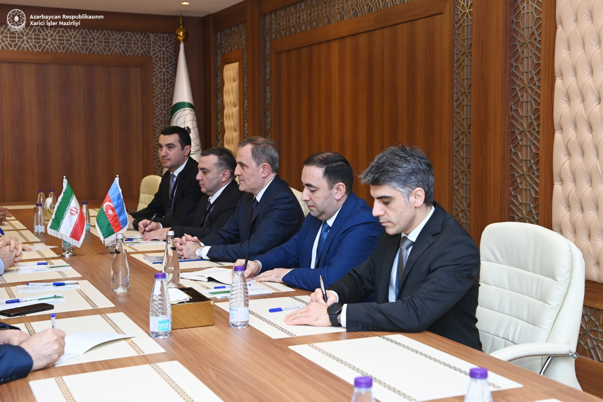 Джейхун Байрамов иранскому коллеге: «Усилия по вооружению Армении некоторыми государствами представляют угрозу мирному процессу»